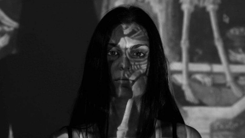 Scheletri cortometraggio Fabiana fogagnolo e Luigi de rosa